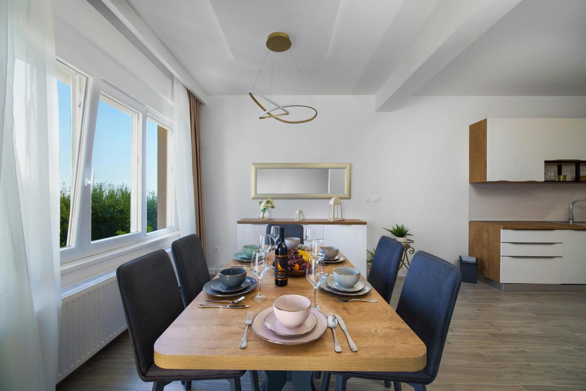Apartman L&l With Swimming Pool And Seaview *