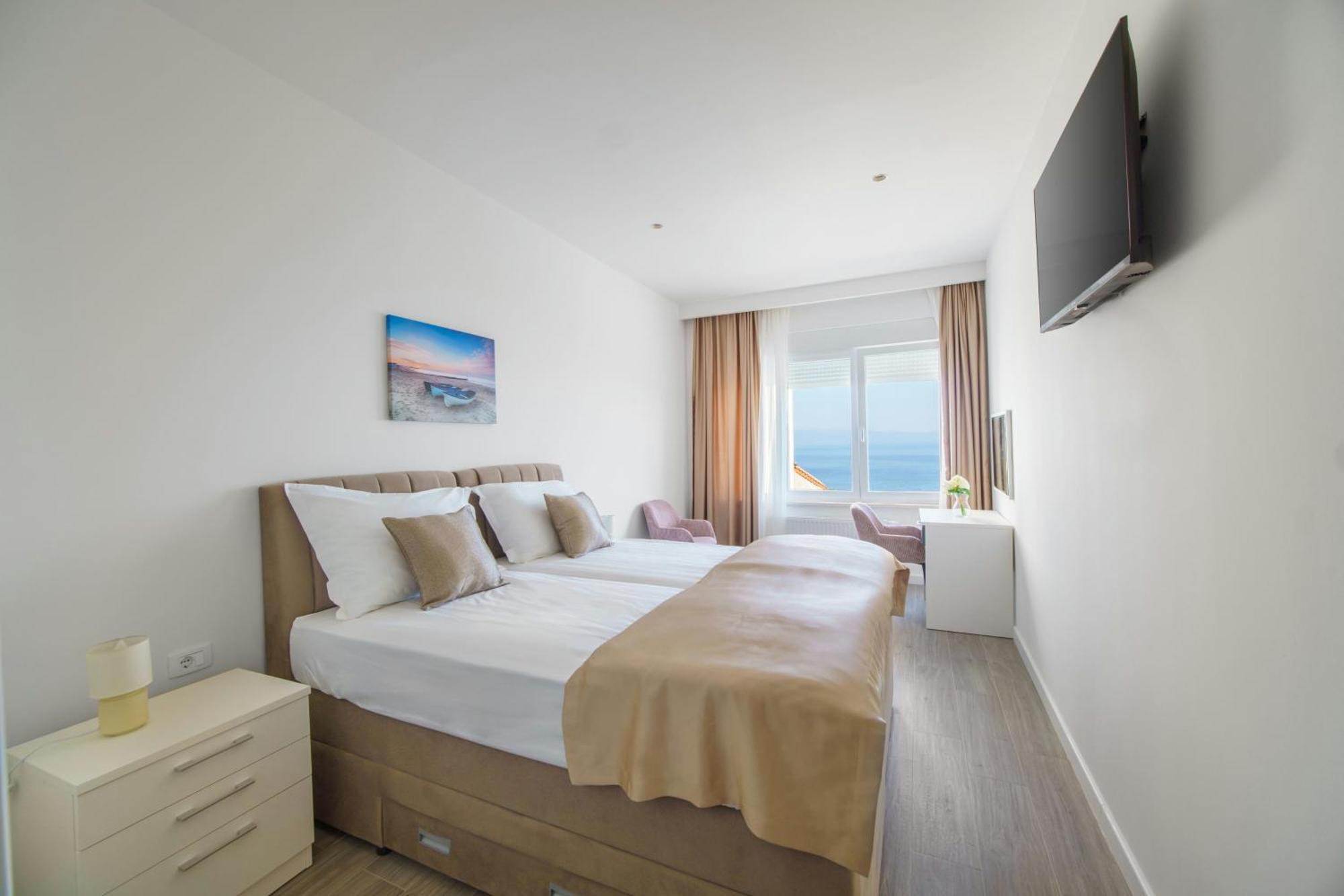 Apartman L&l With Swimming Pool And Seaview