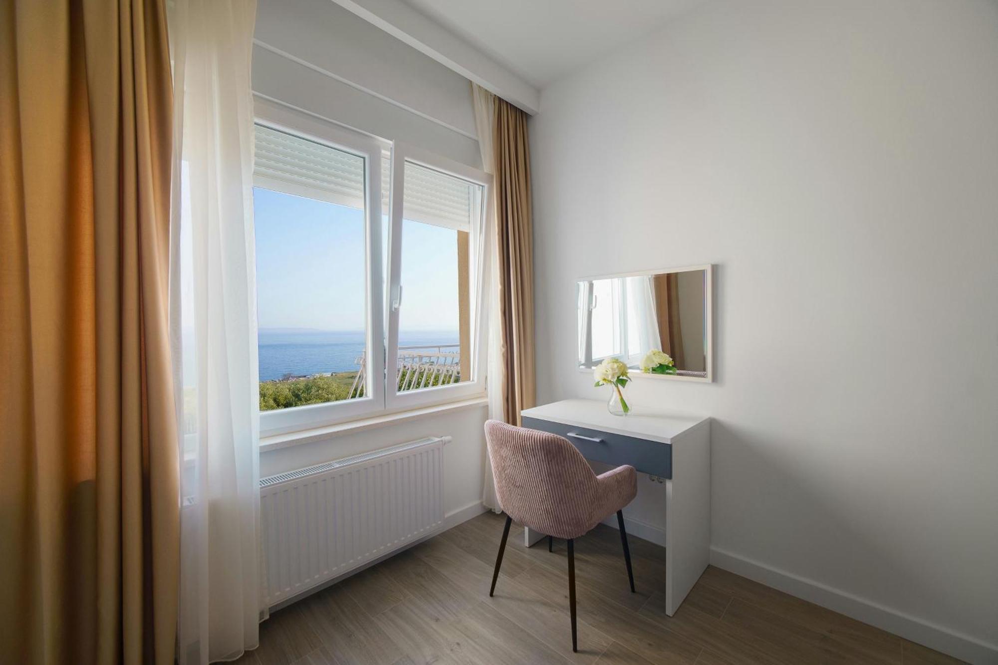Apartman L&l With Swimming Pool And Seaview *