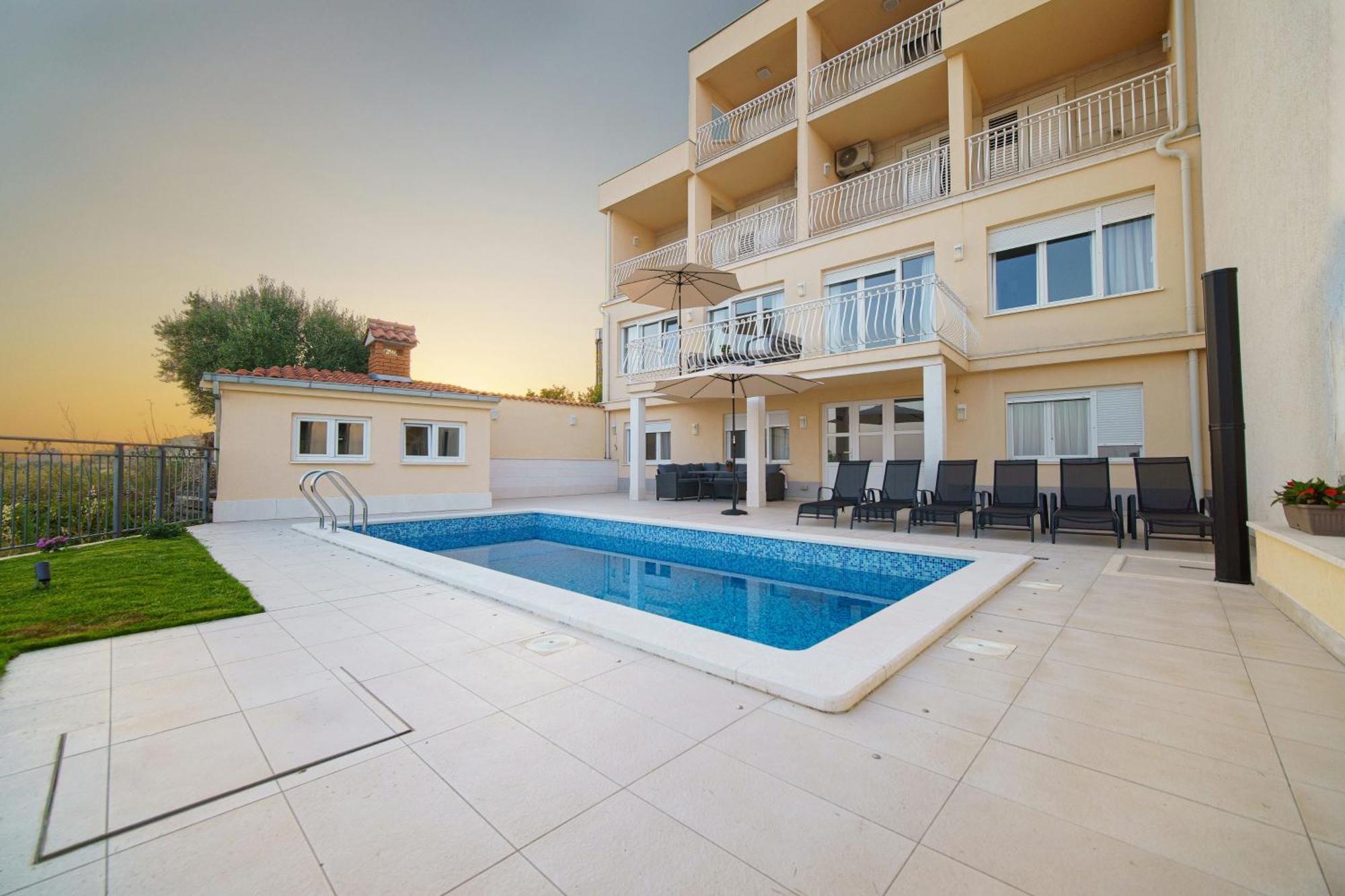 Apartman L&l With Swimming Pool And Seaview *