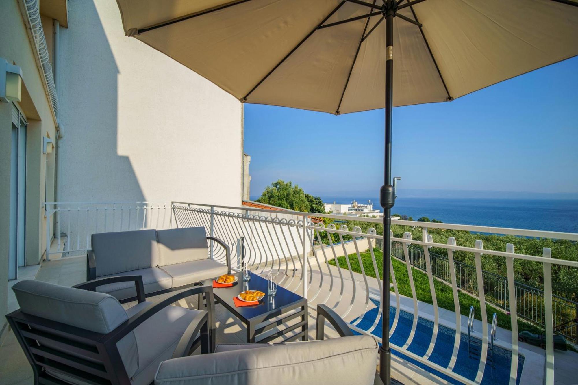 L&l With Swimming Pool And Seaview Apartman