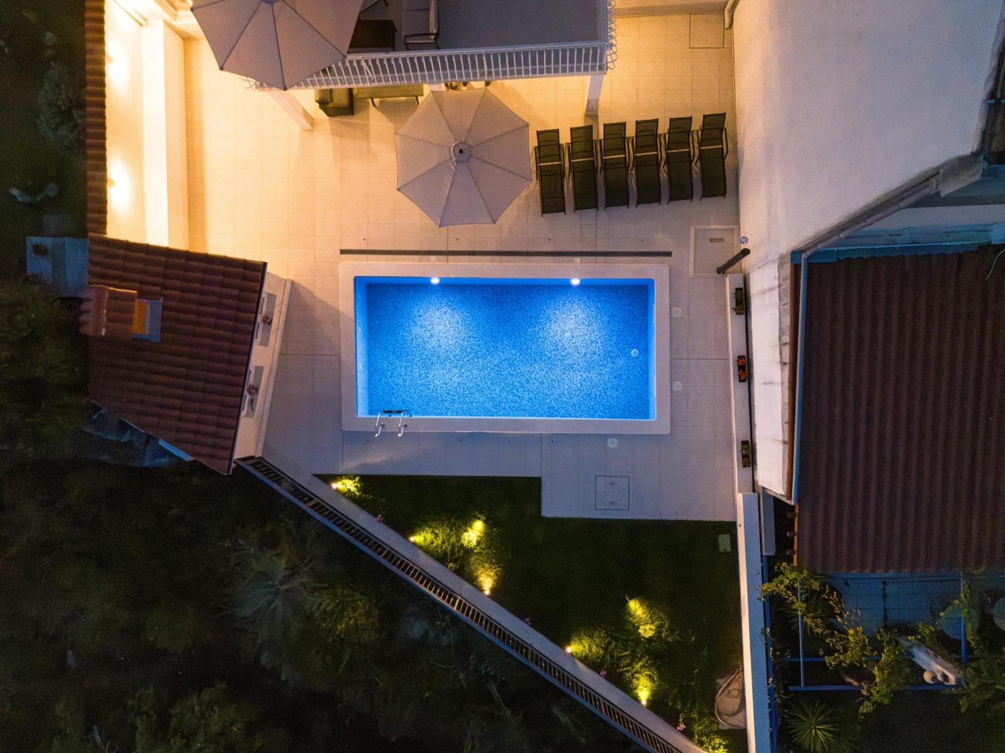 Apartman L&l With Swimming Pool And Seaview