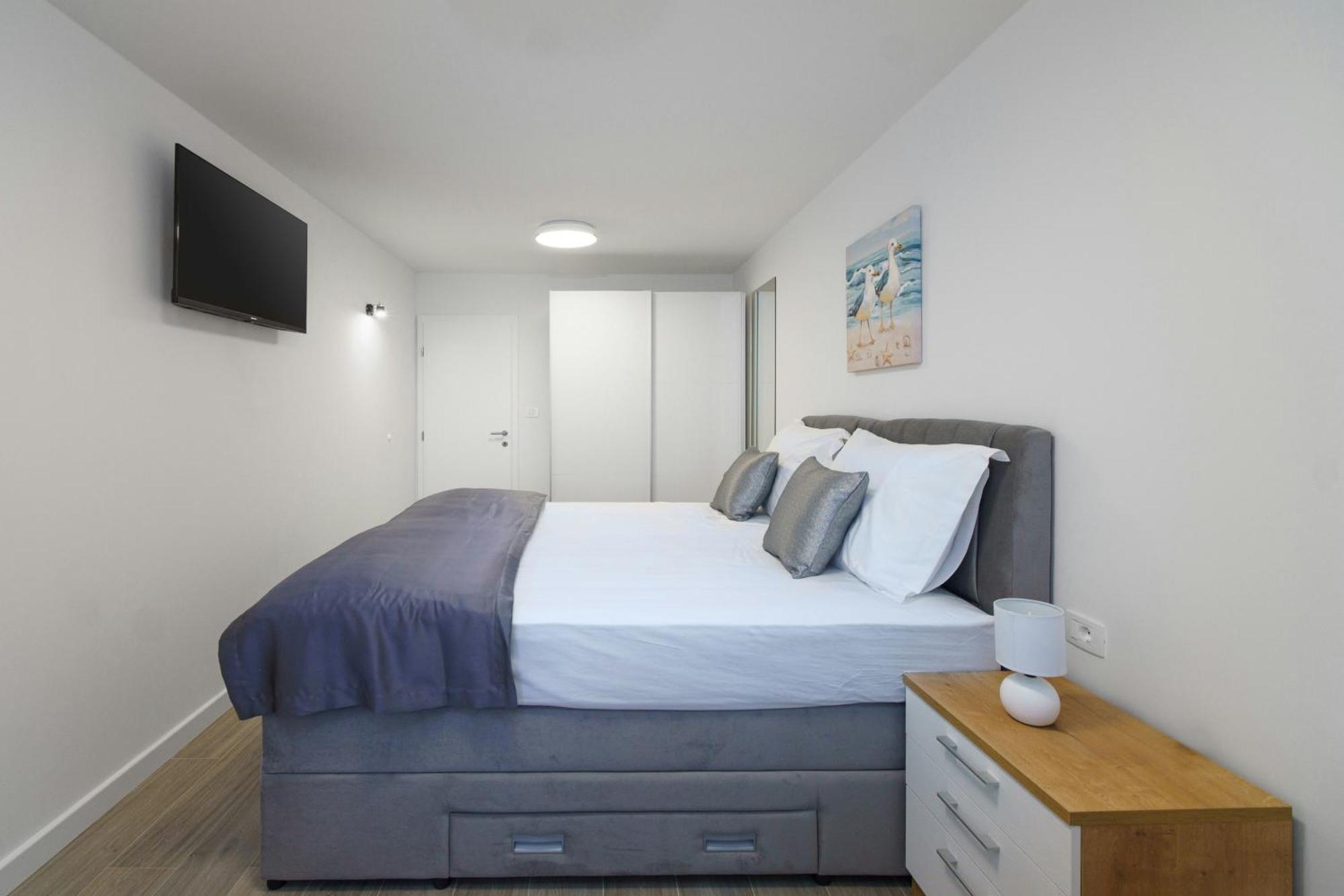 Appartement L&l With Swimming Pool And Seaview *